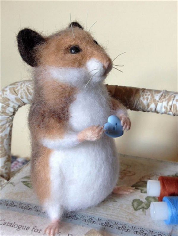 Cute little mouse made by DIY creative use of wool felt