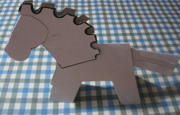 Corrugated cardboard DIY Trojan horse method