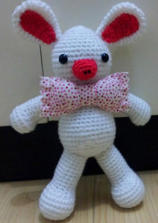 Crochet handmade DIY naughty and timid pig and rabbit doll product appreciation