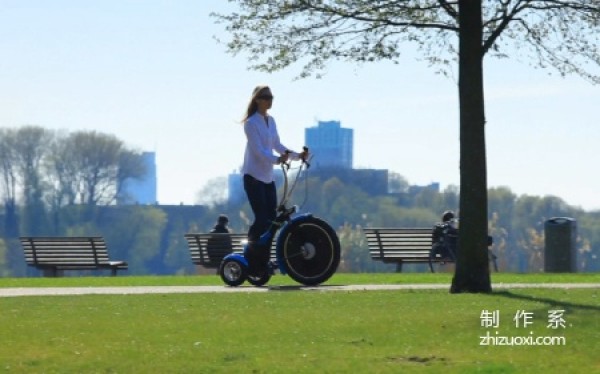 Cute three-wheeled electric scooter