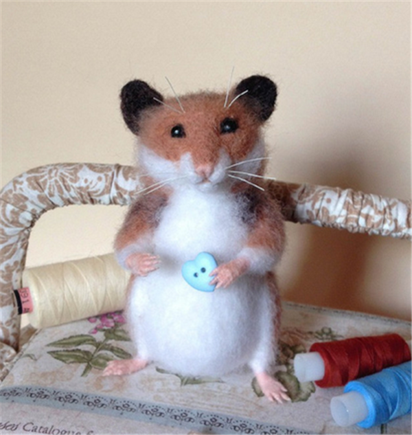 Cute little mouse made by DIY creative use of wool felt