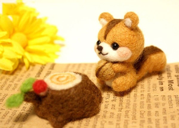 Appreciation of clever little squirrel products made by wool felt handmade DIY