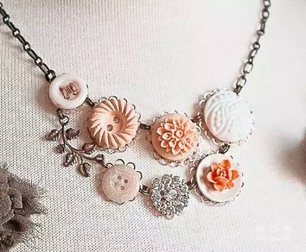 Never throw away buttons from old clothes, they are so beautiful!