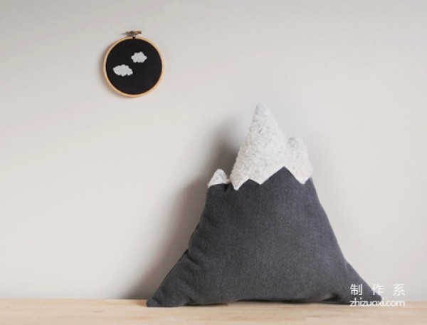 Handmade DIY gift snow mountain pillow works