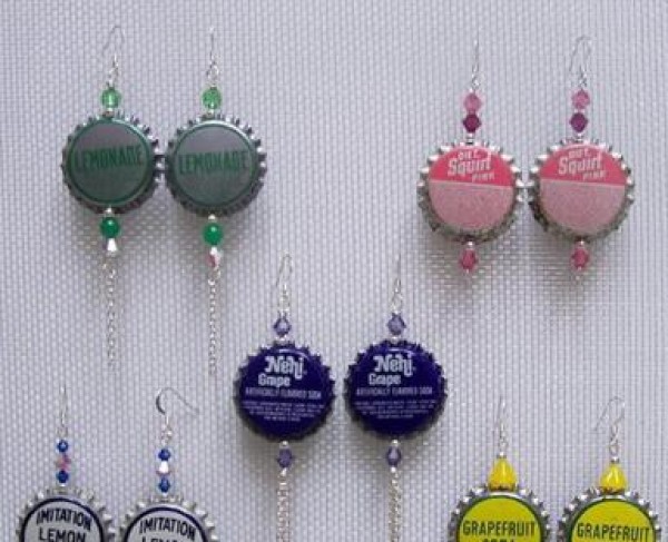 Use waste to make DIY earrings from old bottle caps