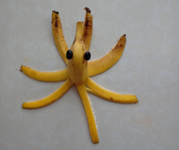 Simple step-by-step method of leaf stickers with banana and octopus