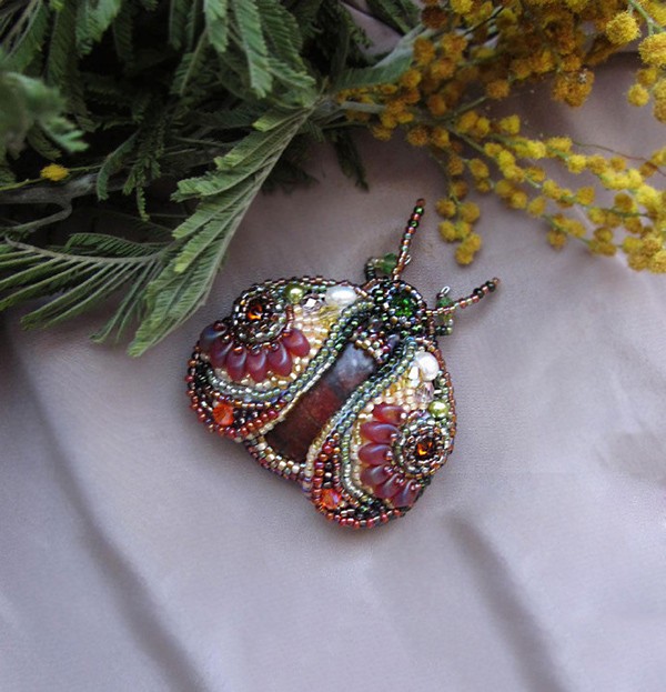 Appreciation of beaded handmade DIY beautiful and dazzling small insect products