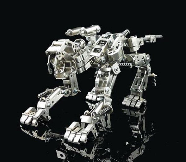 Appreciation of DIY metal robot works by craftsmen