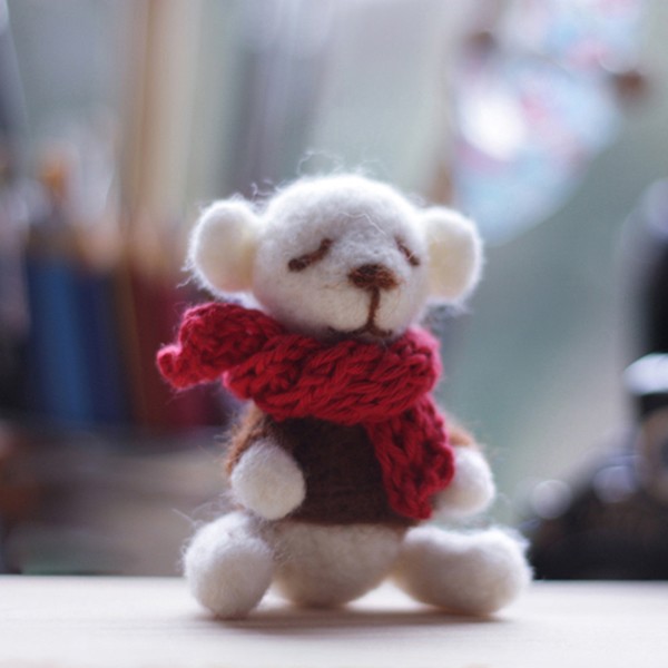 Cute wool felt handmade DIY mouse that loves scarf