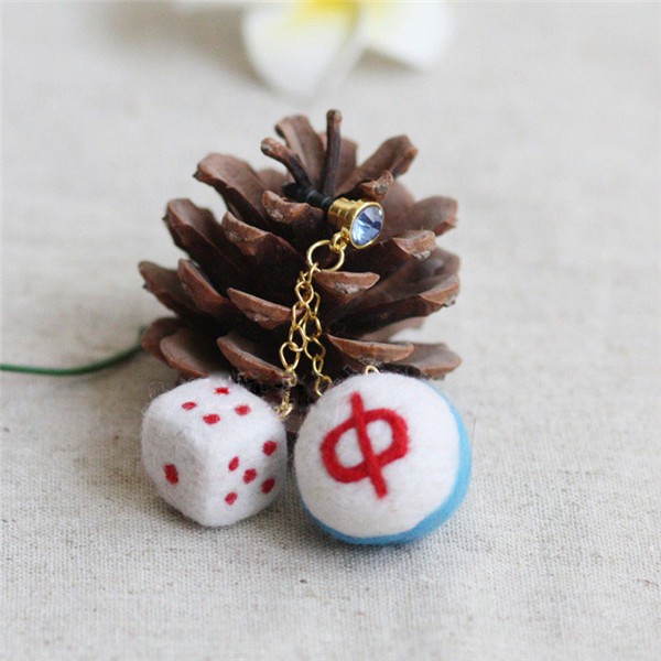 Creative handmade wool felt DIY mahjong red dice dust plug