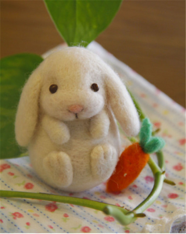 DIY handmade wool felt to make cute Dutch lop rabbit and his radish