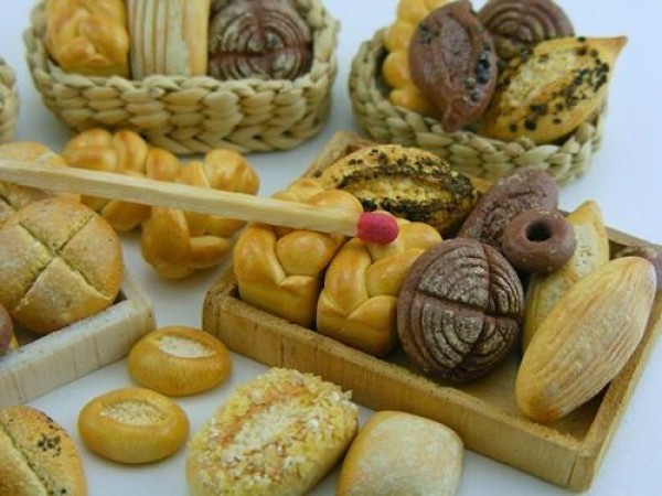 Exquisite miniature food carvings