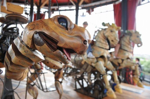 Mechanical City of Nantes, France: Robot animals are on the move