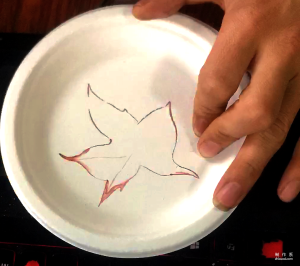 Children learn to draw, simple and interesting paper plate drawing maple leaf drawing process chart