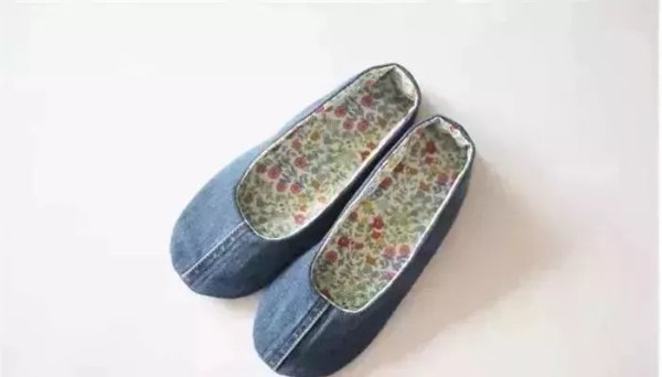 Old jeans turned into cotton slippers, I regret not seeing it sooner!