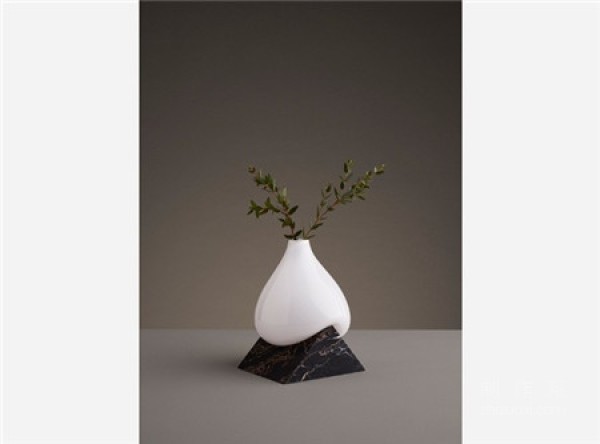 A glass vase with both strength and softness