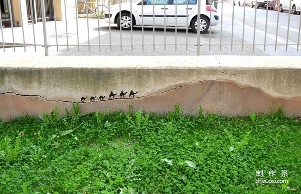 I really like this kind of street creativity. Is the last picture the Silk Road? [Thumbs up]