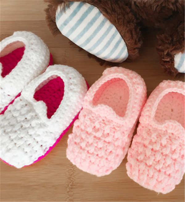 Super cute milk cotton needle crochet baby shoes