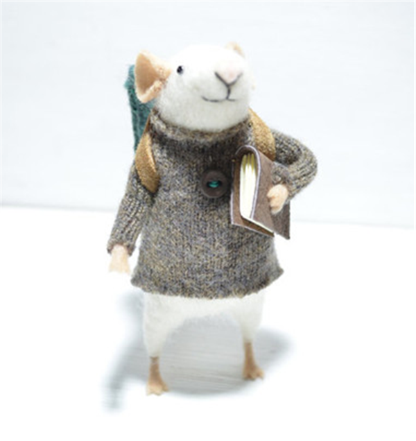 Cute little white mouse made by DIY from handmade wool felt