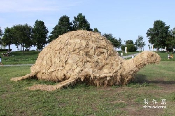 Straw Art: Creative Sculpture