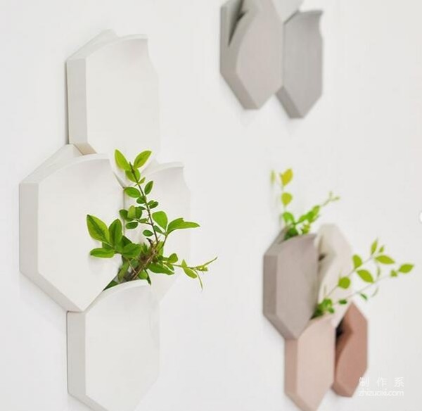 Simple and stylish wall-mounted vase