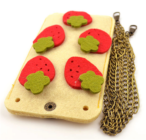 DIY small strawberry phone case made from creative handmade wool felt