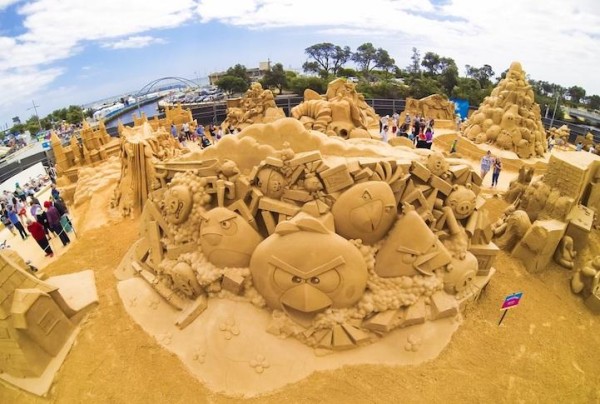 angry birds sand sculpture