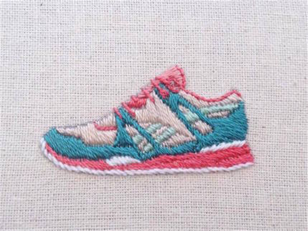 Creative hand-embroidered personalized shoes made in a DIY shop