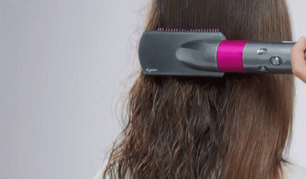 Dyson Airwrap kit, with which women can do their hair at home