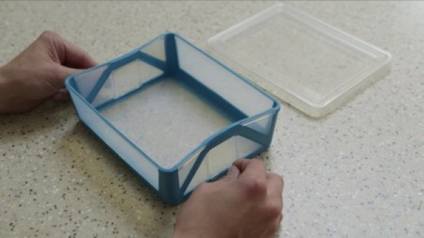 Folding plastic lunch box