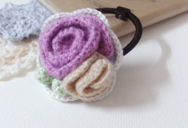 Appreciation of flower jewelry products made by handmade DIY small crochet DIY