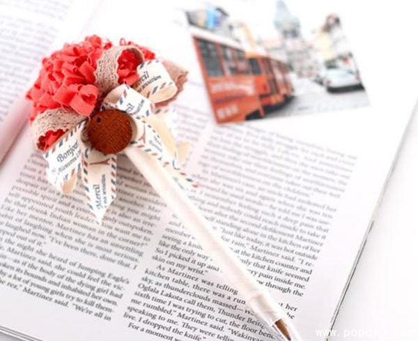 Creatively decorate the pen holder with a beautiful fabric DIY bow