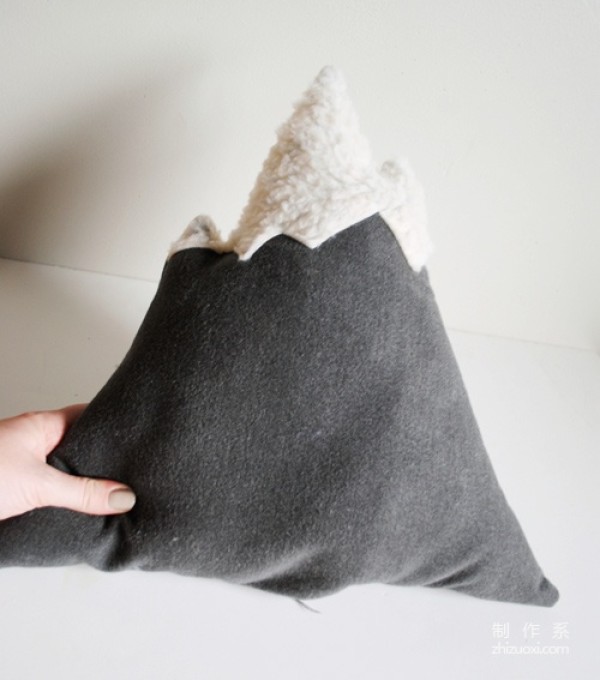 Handmade DIY gift snow mountain pillow works