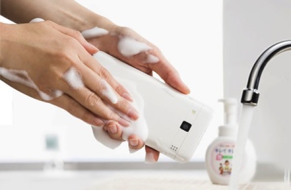 Digno Rafre, the world’s first smartphone that can be rinsed with soap