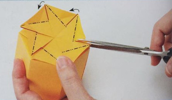 Step-by-step illustration of making a box made of heaven by hand origami