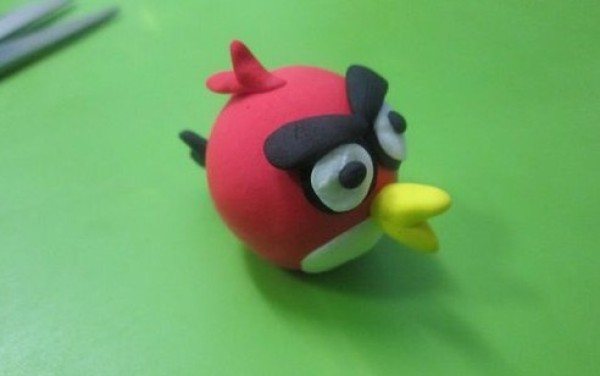 Use ultra-light clay to make angry birds. Handmade teaching for primary school students