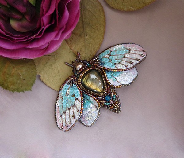 Appreciation of beaded handmade DIY beautiful and dazzling small insect products