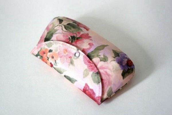 Beautiful heat transfer flower clutch bag