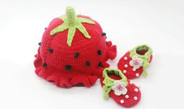 Appreciation of sweet and cute little strawberry crochet baby shoes and hats