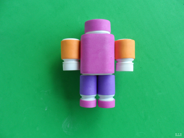 Isn’t this little robot cute? Cute childrens toy robot made from discarded pill bottles and colorful sponge paper