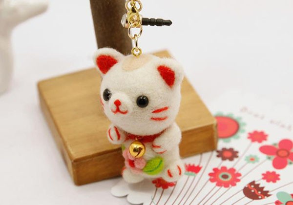 Creative handmade DIY wool felt lucky cat products that attract good luck