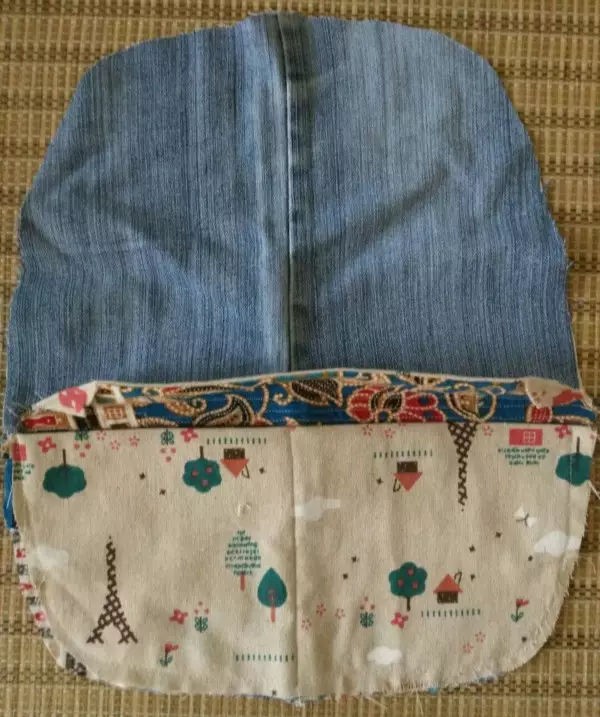 Tutorial on how to transform old jeans into a backpack