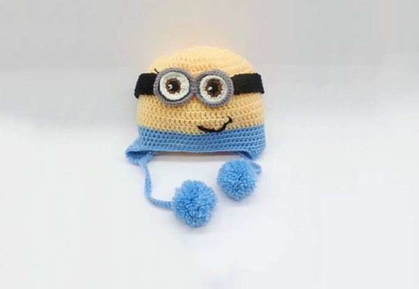 DIY minion knitting into cute baby hat