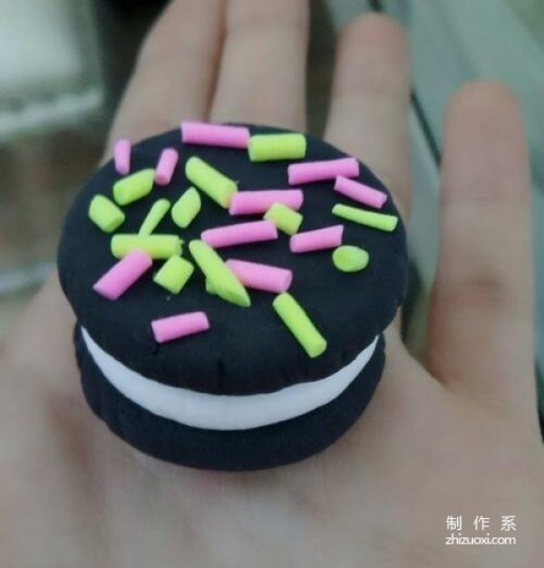 Macarons are a very favorite dessert among modern women. I would like to share a tutorial on how to make homemade macarons from polymer clay.