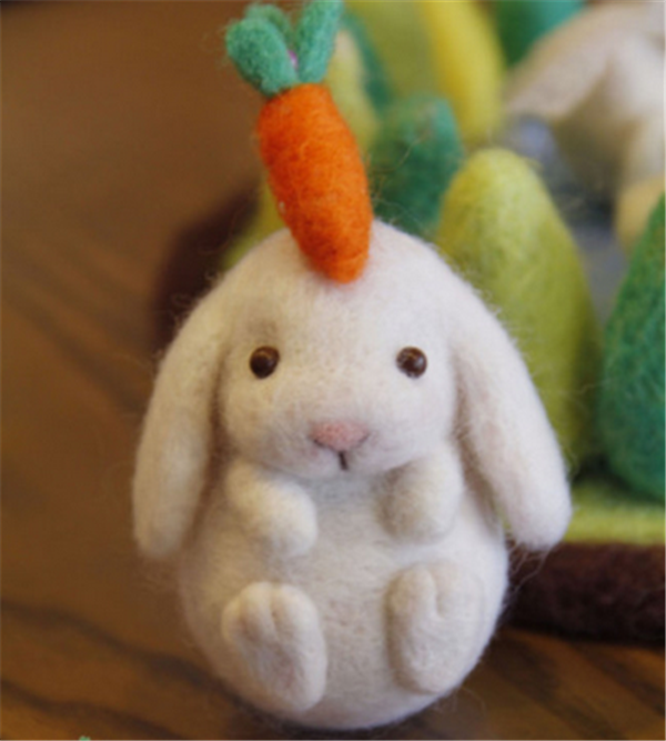 DIY handmade wool felt to make cute Dutch lop rabbit and his radish