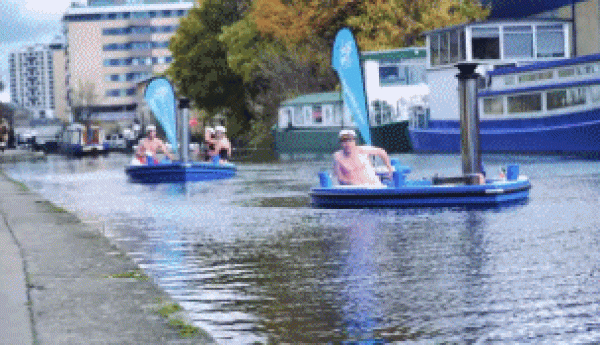 HotTug floating bathtub is also self-heating