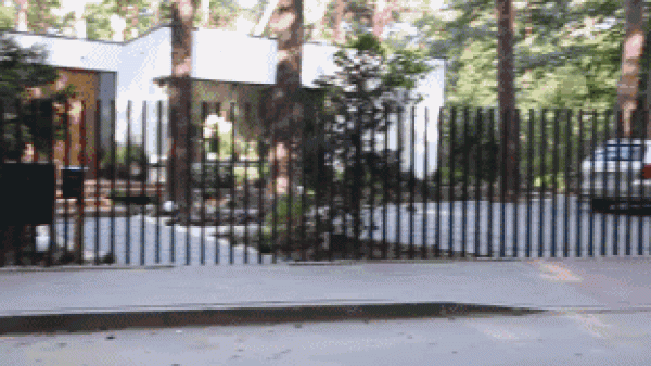 Fancy Fence retractable fence that can be hidden underground at any time