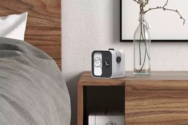 This anti-human alarm clock does not wake you up but urges you to sleep!