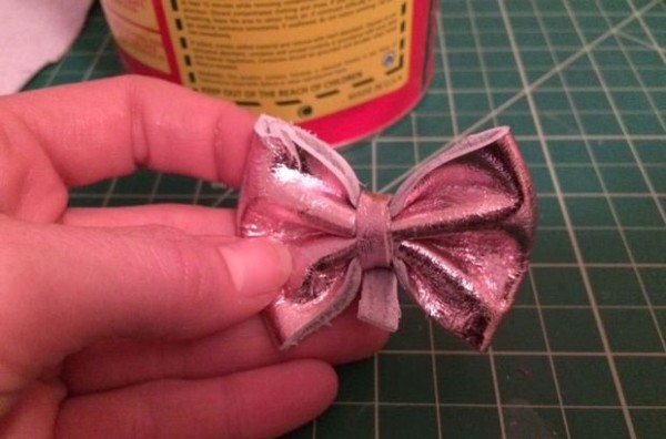 How to make a simple leather bow