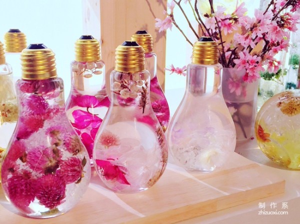 A girls heart blooms. Japanese flower artist creates super dreamy light bulbs for home decorations.